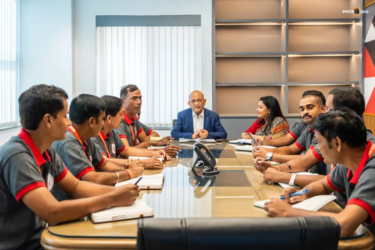Arun Kumar Jain meeting with PPML team members around a conference table.